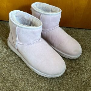 UGGS mini, women’s size 9, lilac color